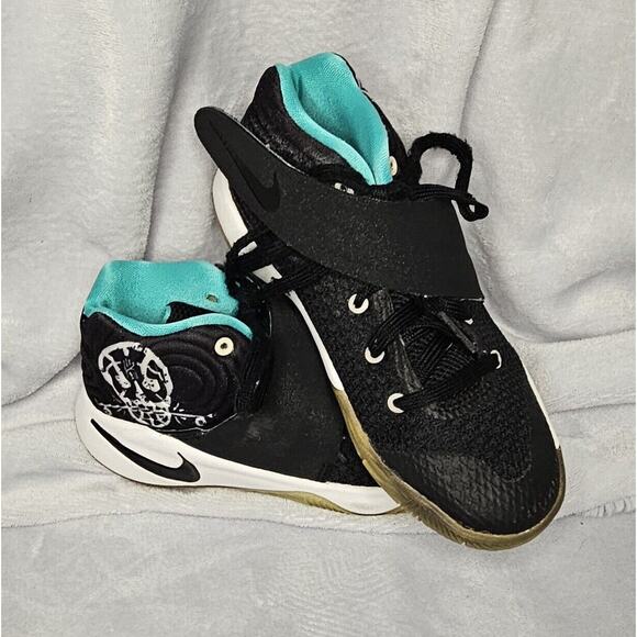 Nike Kyrie 2 Child Kids Skateboarding Shoes Black Jade Skulls Size 11C - Picture 1 of 8